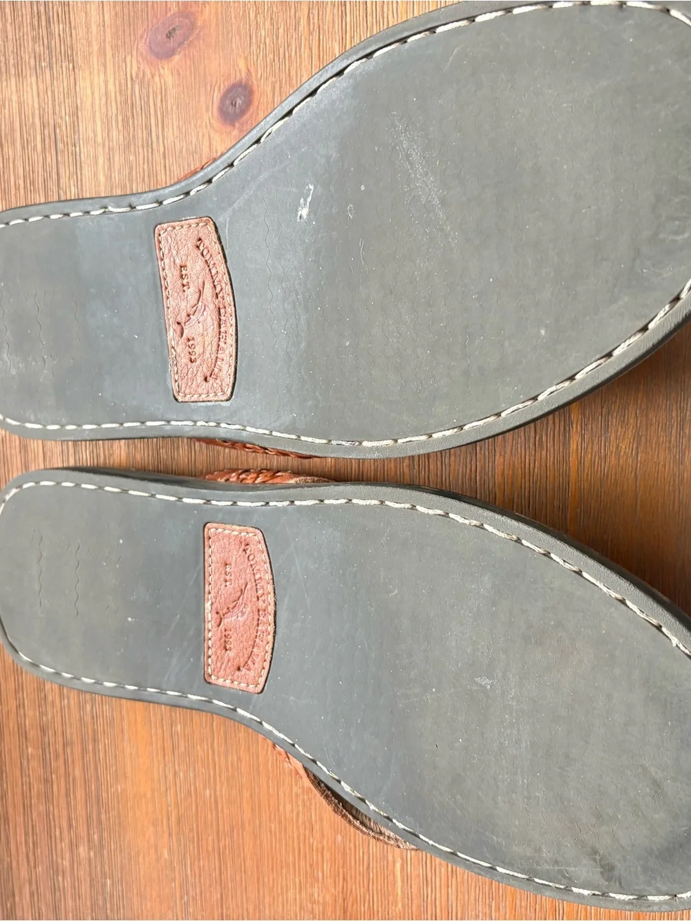 Tommy Bahama Brown Braided Leather Mens Thong Sandals
